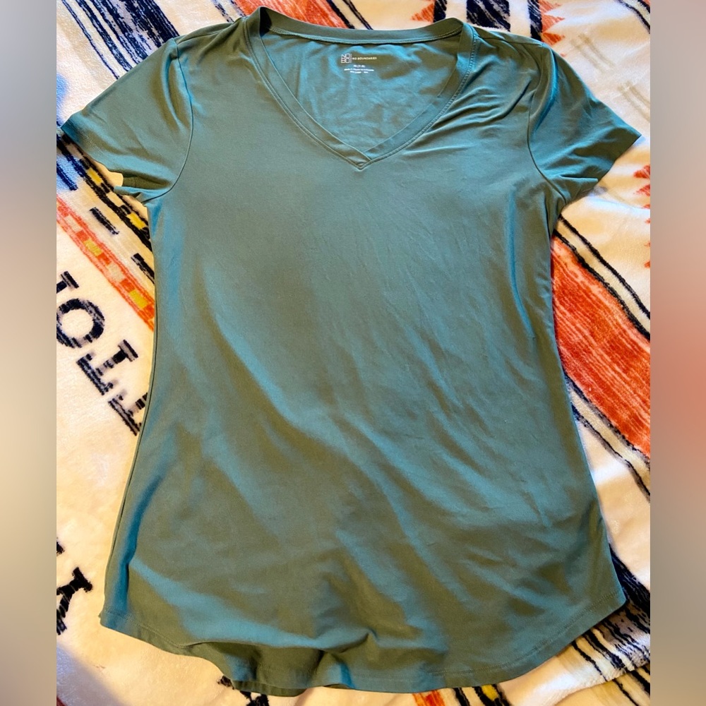 No Boundaries Set of Two Shirts Green & Pink M